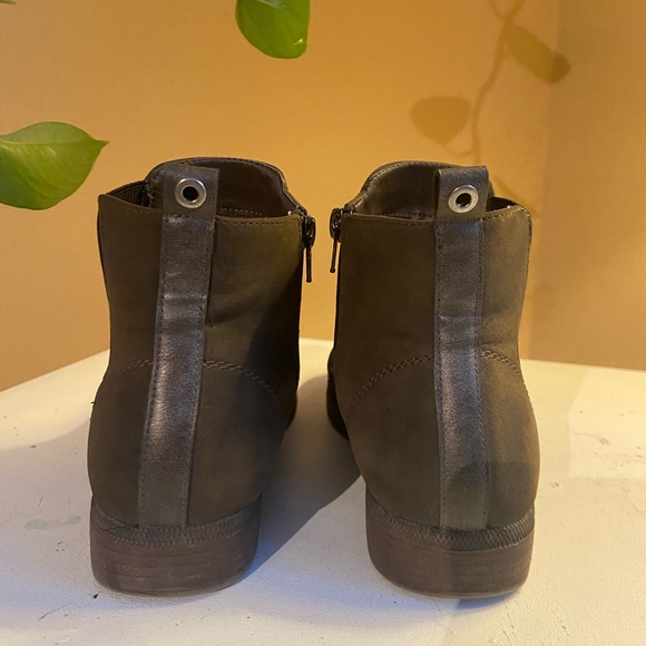 Beautiful ankle booties - Picture 2 of 7